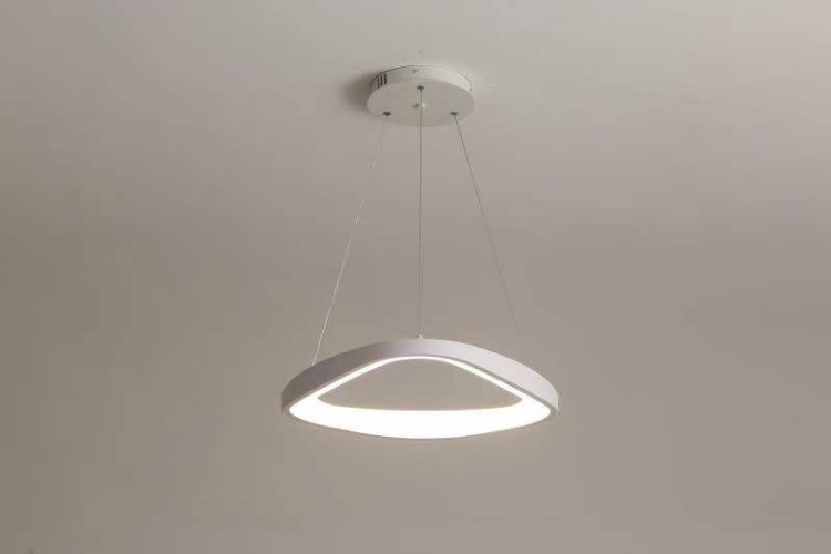 Подвесная LED люстра в виде треугольника D-5035/500 WT