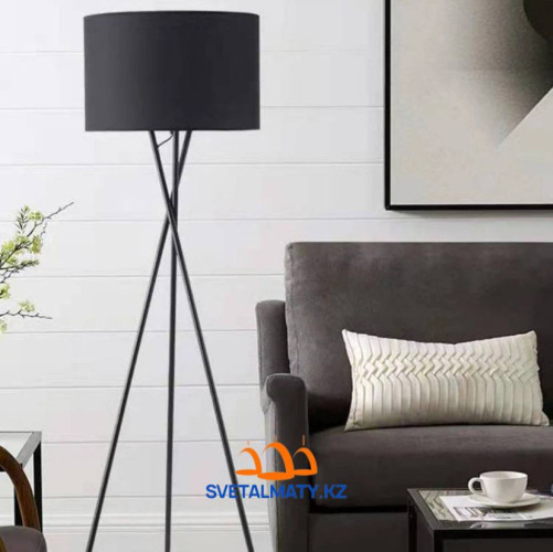 Минималистичная современная напольная лампа в черном цвете