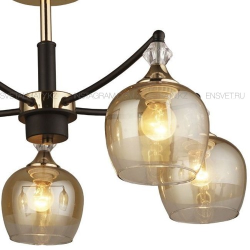 Потолочная люстра на 5 плафонов