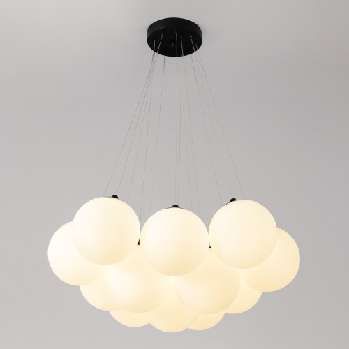 Люстра-облако с 13 матовыми акриловыми шарами