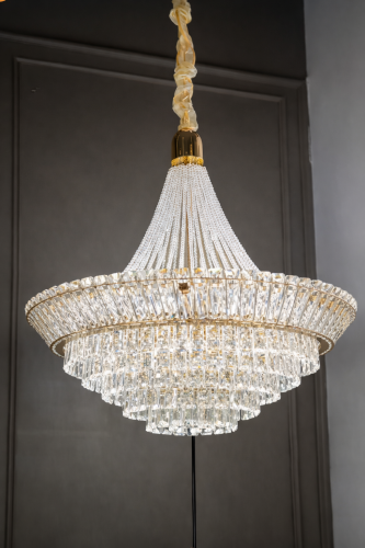 Каскадная хрустальная люстра в цвете золото