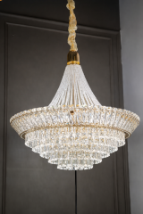 Каскадная хрустальная люстра в цвете золото