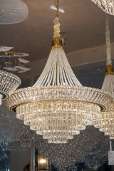 Каскадная хрустальная люстра в цвете золото