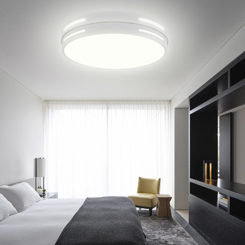 Потолочная светодиодная  люстра/светильник белого цвета