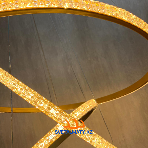 Подвесная люстра на 3 кольца золотистым цвете