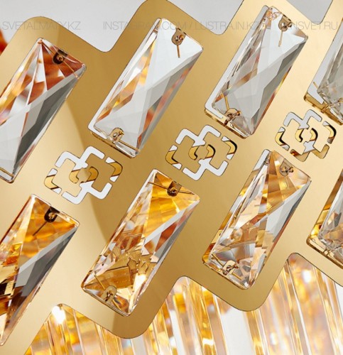 Хрустальная подвесная люстра выполнена в стилях модерн, арт-деко, современный