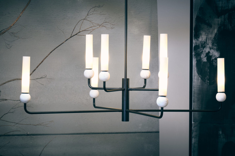 Дизайнерская люстра с элементами черного и белого на 8 ламп  